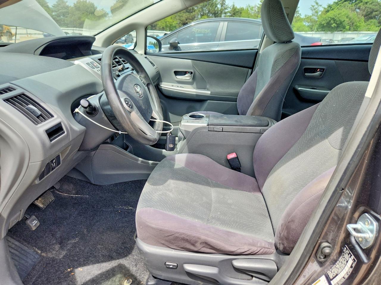 2013 Toyota Prius V Three - Image 7