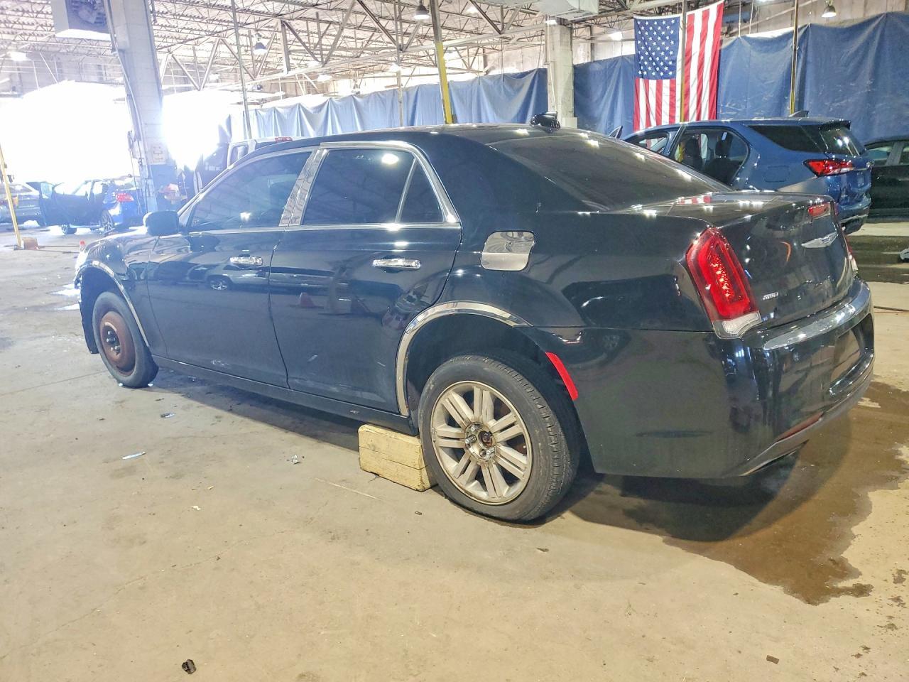 2018 Chrysler 300 Limited - Фото 2