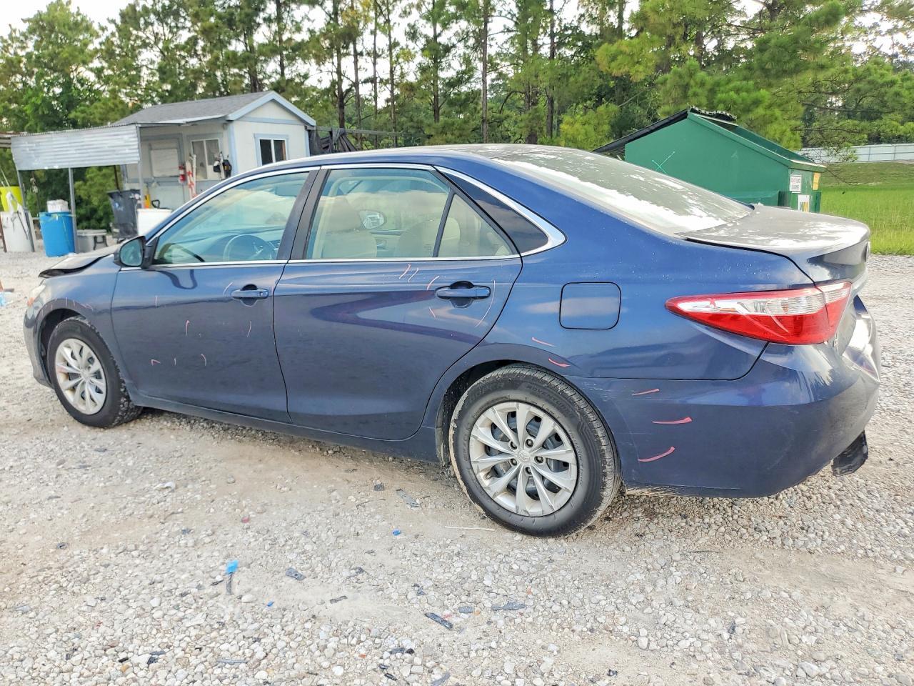 2015 Toyota Camry Le - Image 2