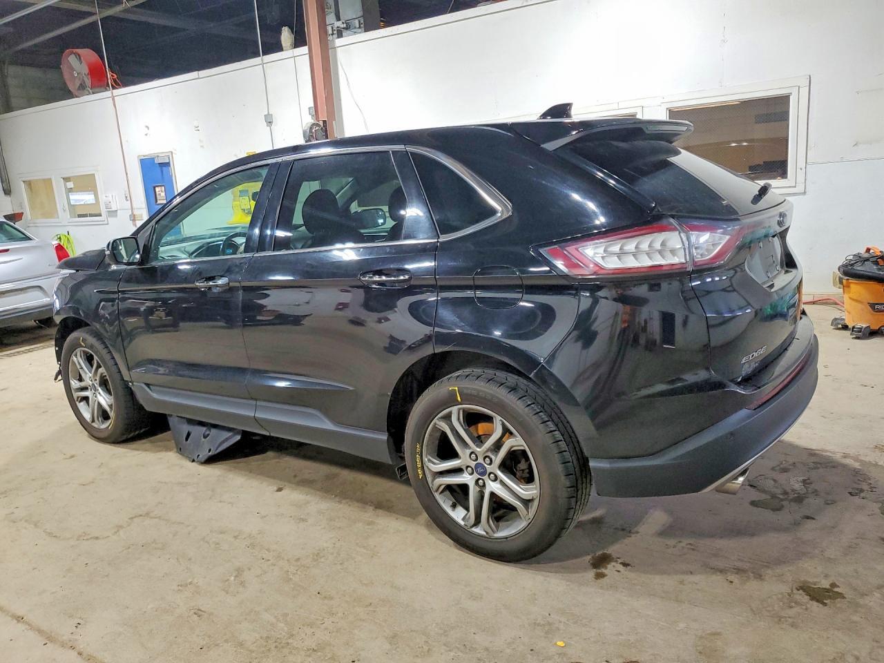2016 Ford Edge Titanium - Image 2