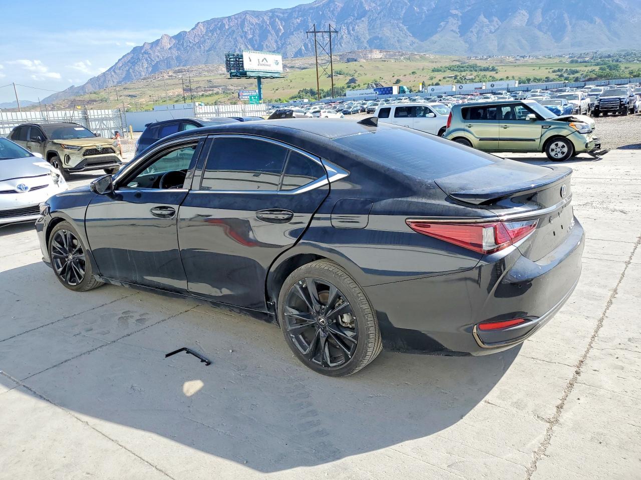 2022 Lexus Es 250 F Sport - Image 2