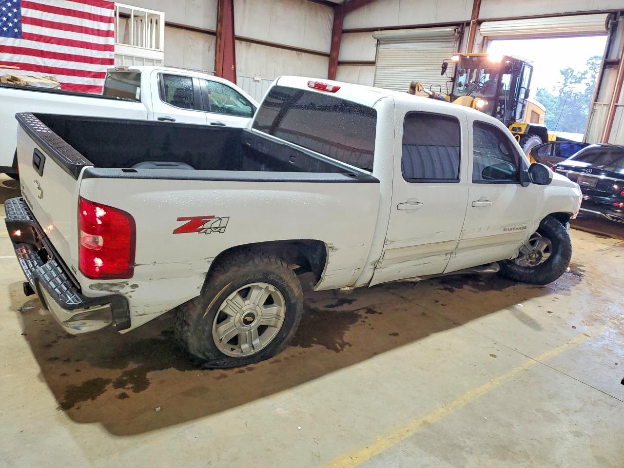 2011 Chevrolet Silverado K1500 Ltz - Image 3