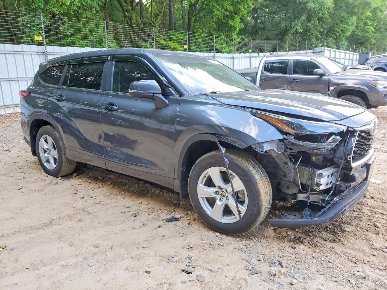 2023 Toyota Highlander Hybrid Le - Image 4