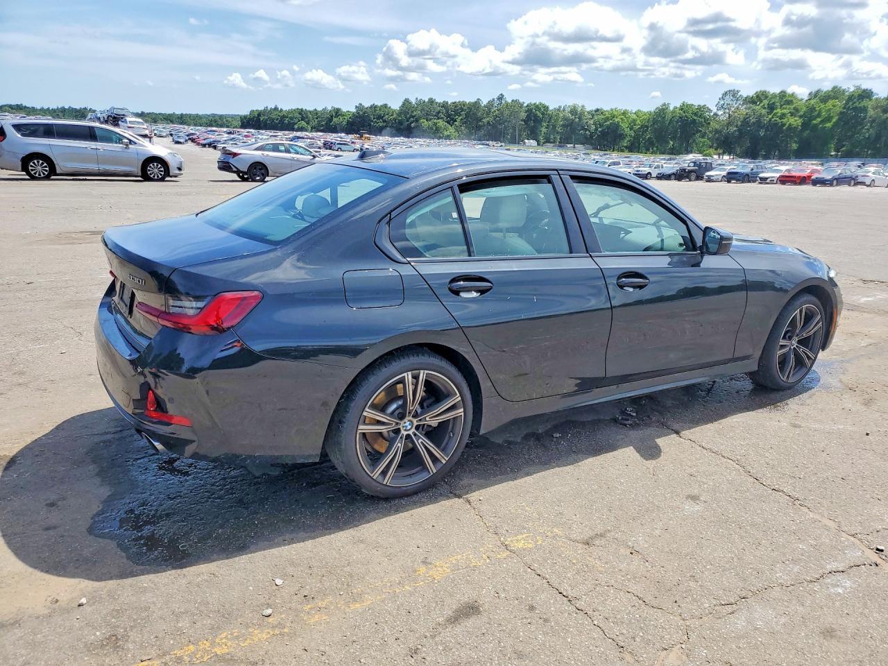 2023 BMW 330I - Фото 3