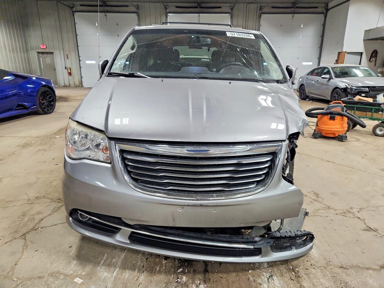 2016 Chrysler Town & Country Touring - Фото 5