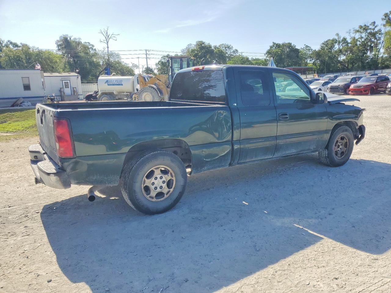 2004 Chevrolet Silverado C1500 - Image 3