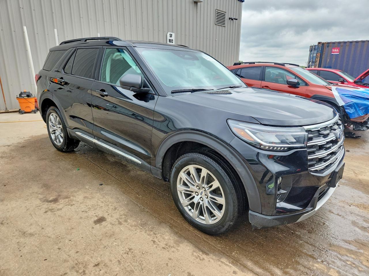2025 Ford Explorer Active - Image 4