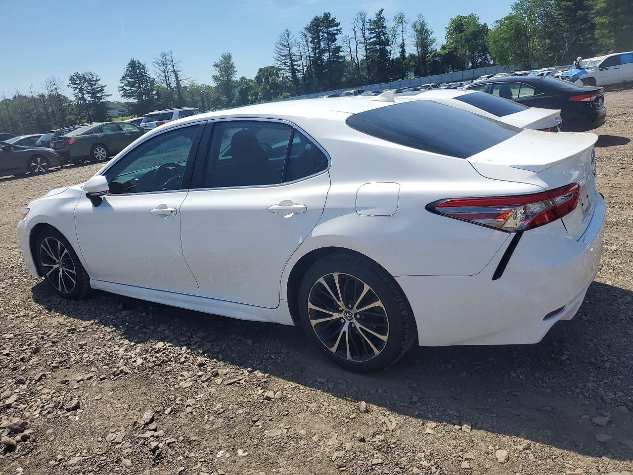 2019 Toyota Camry Se - Фото 2
