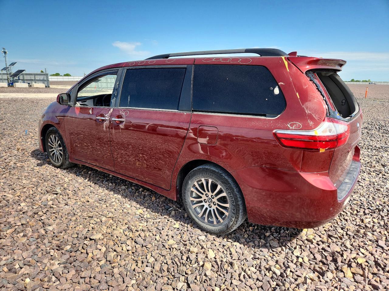 2018 Toyota Sienna Xle 8-Passenger - Фото 2