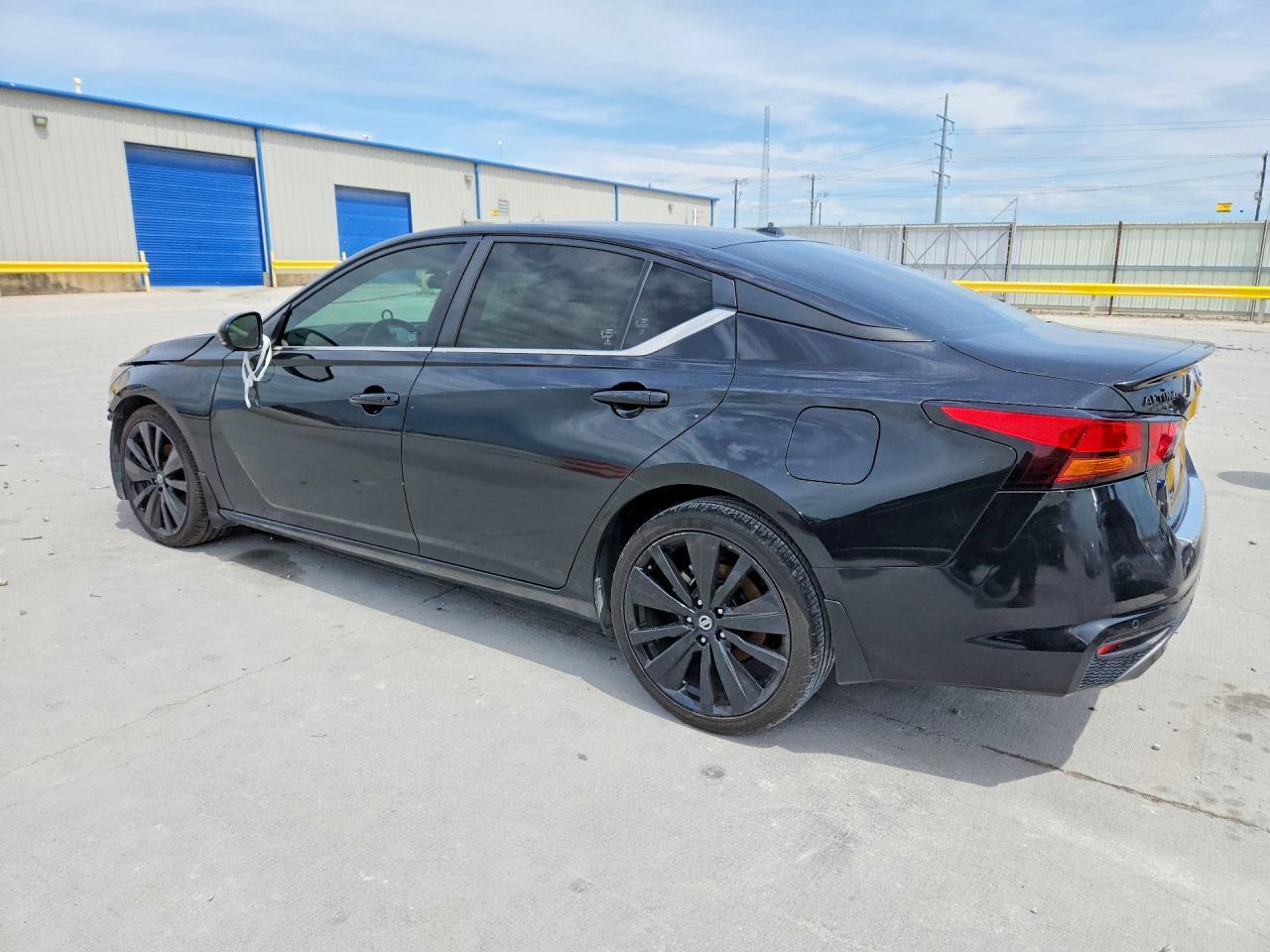 2022 Nissan Altima Sr - Фото 2