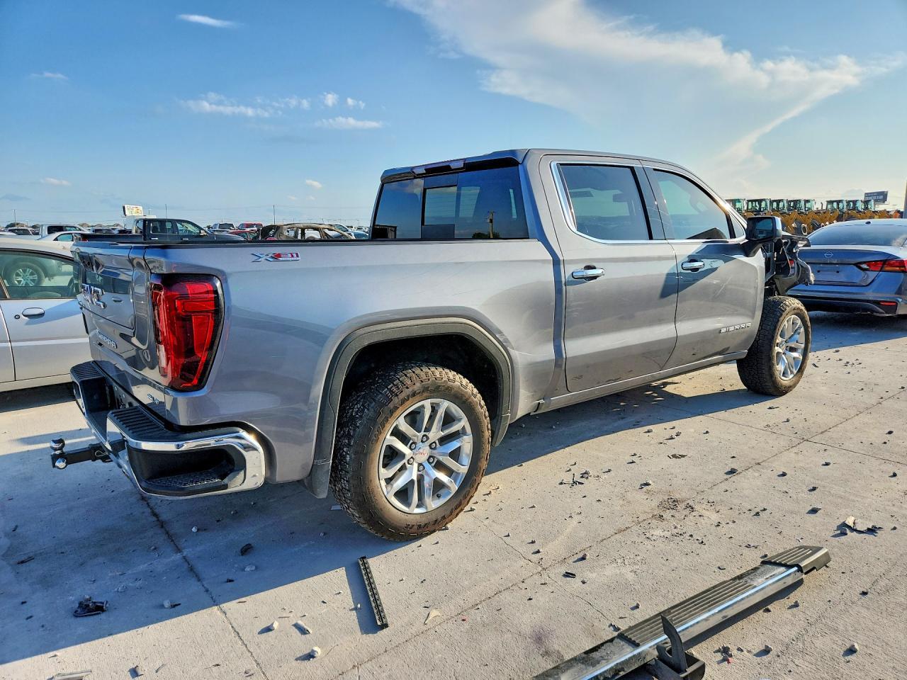 2022 GMC Sierra Limited K1500 Slt - Image 3