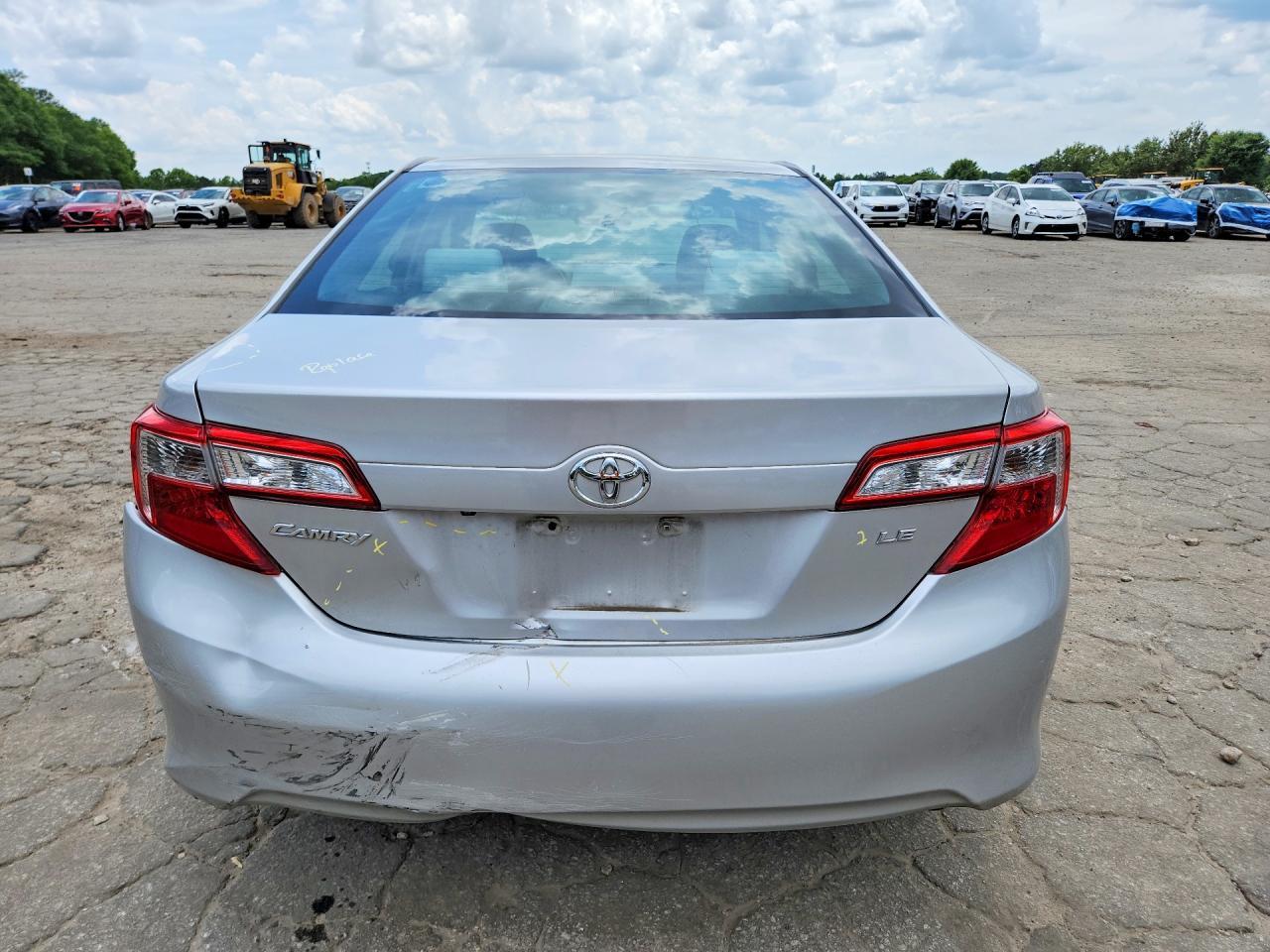 2014 Toyota Camry Le - Фото 6