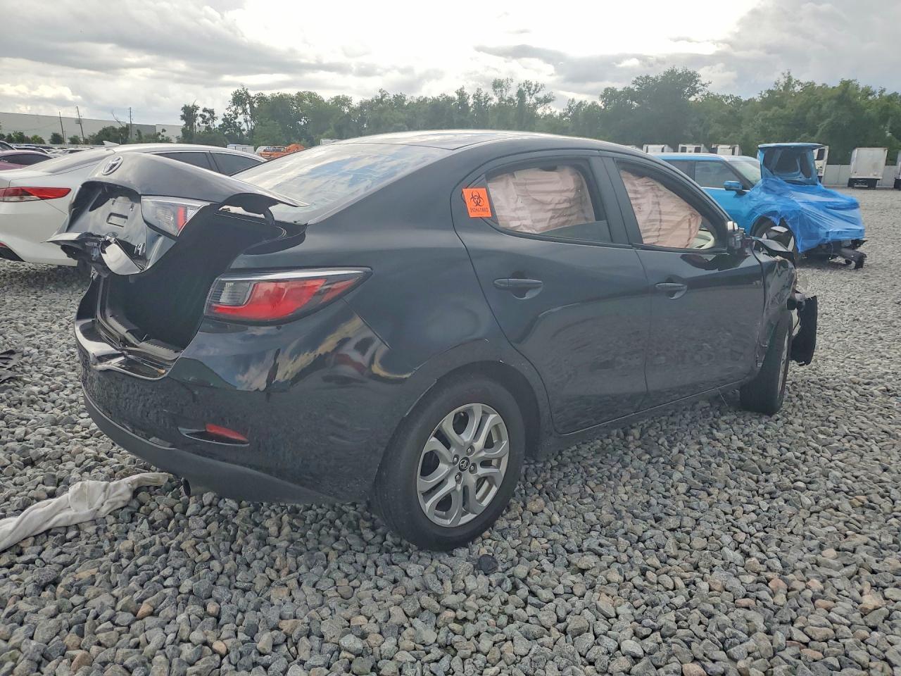 2017 Toyota Yaris Ia Base - Фото 3