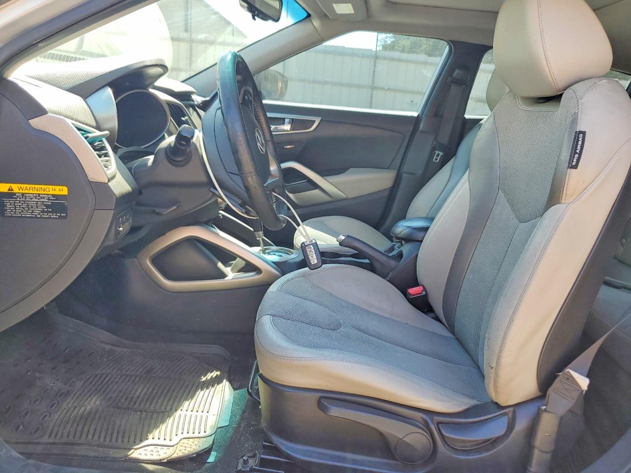 2012 Hyundai Veloster - Image 7