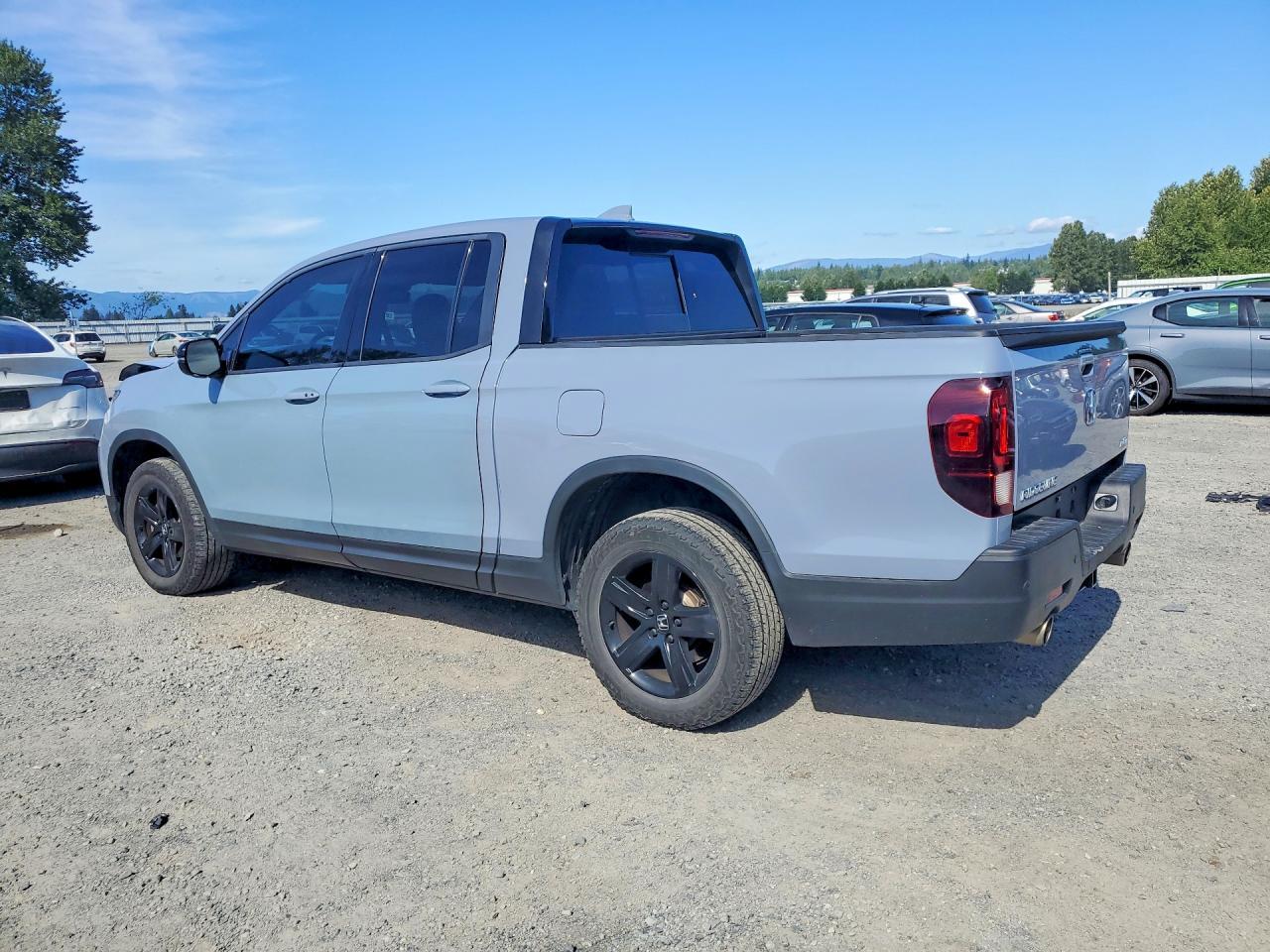 2022 Honda Ridgeline Black Edition - Image 2
