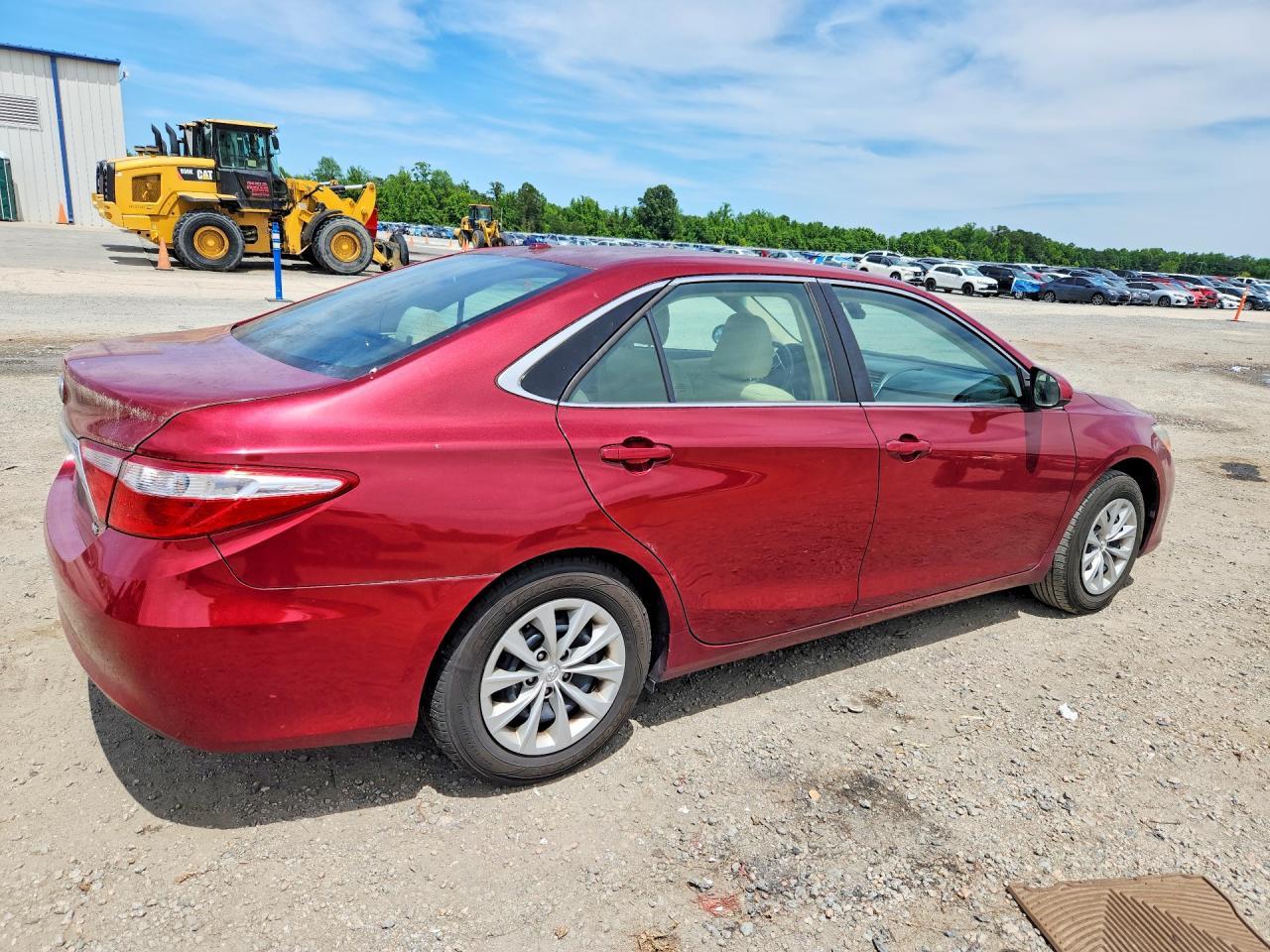 2016 Toyota Camry Le - Фото 3