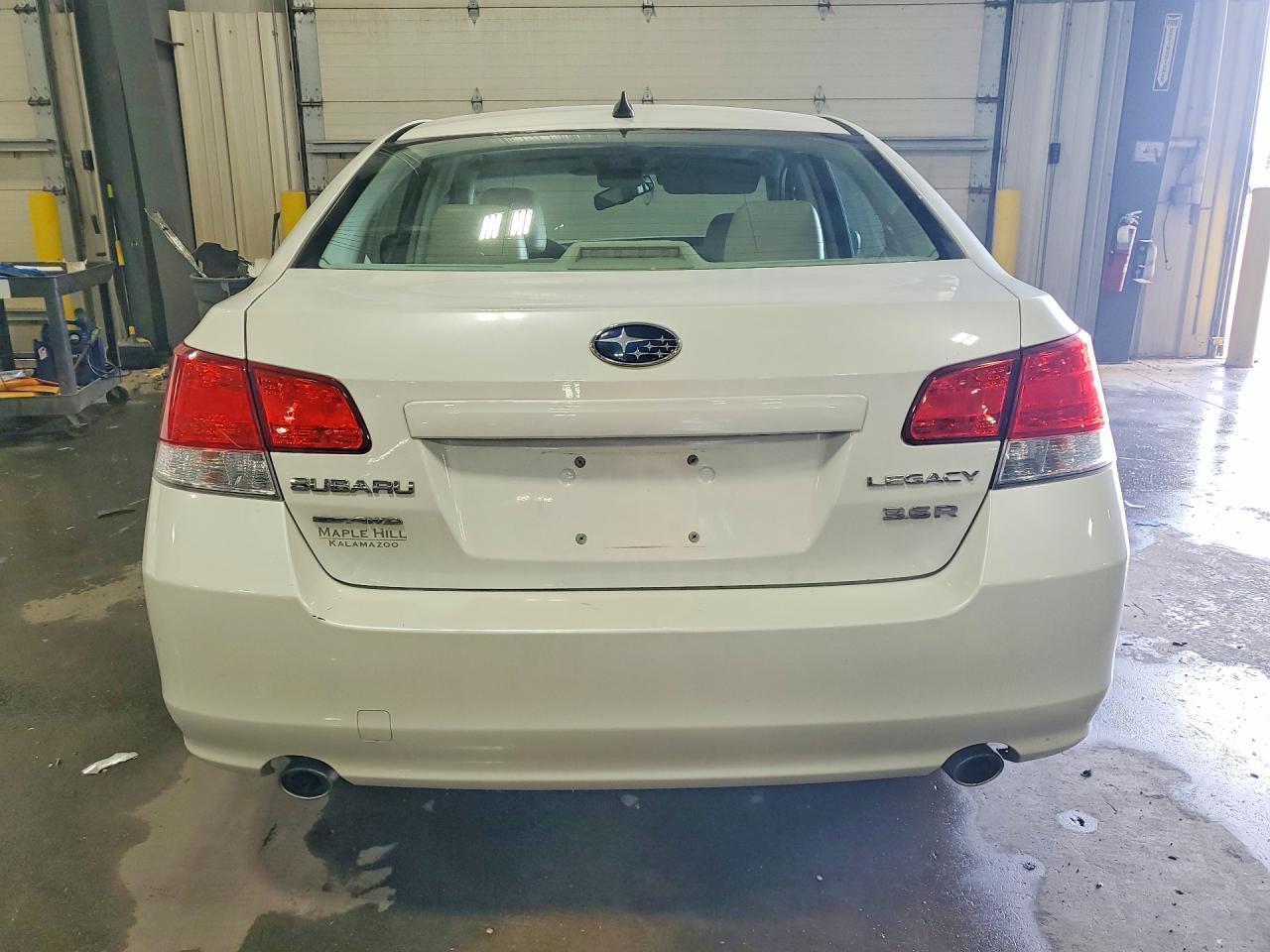 2011 Subaru Legacy 3.6R Limited - Фото 6