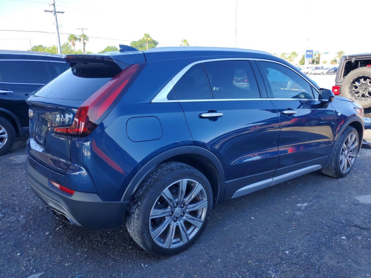 2019 Cadillac Xt4 Premium Luxury - Image 3