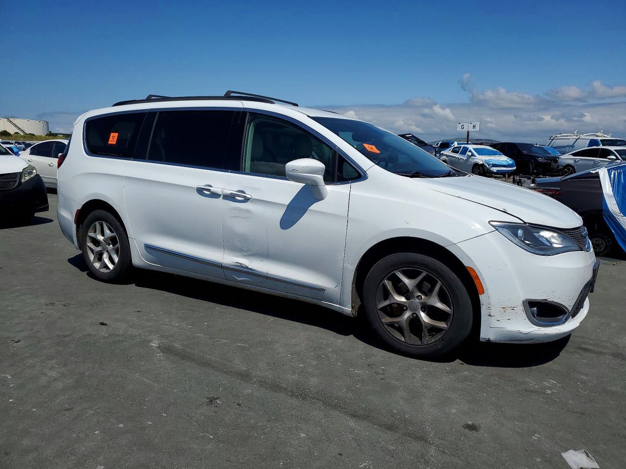2017 Chrysler Pacifica Touring L - Фото 4