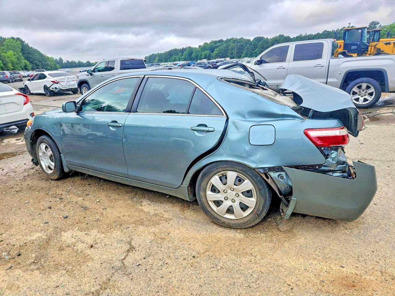 2009 Toyota Camry Le - Фото 2