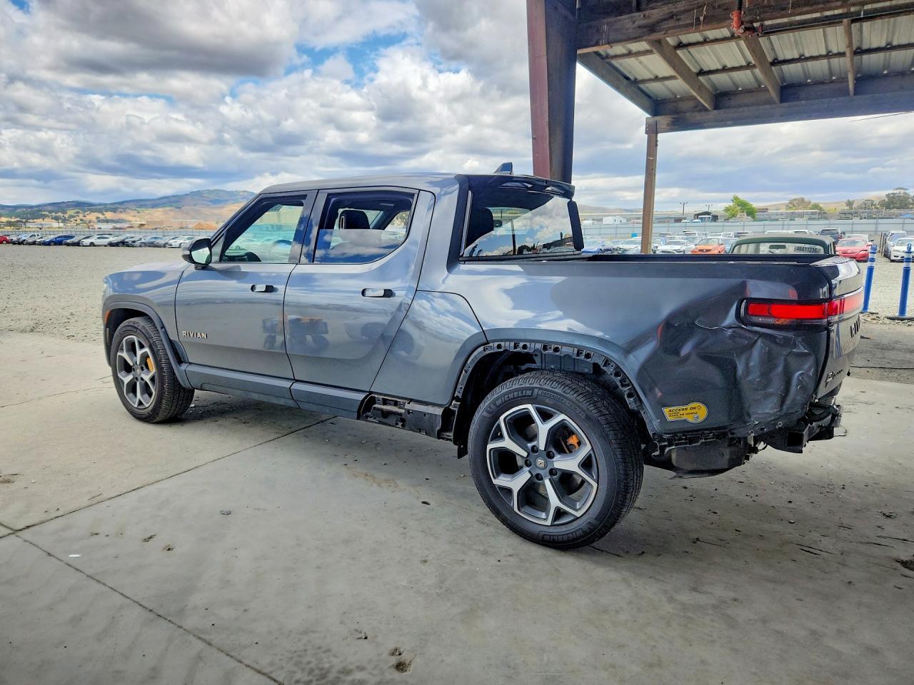 2022 Rivian R1T Adventure - Фото 2