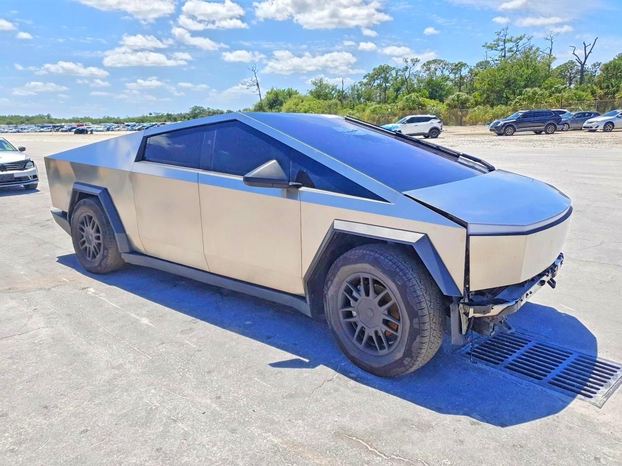 2025 Tesla Cybertruck - Фото 4