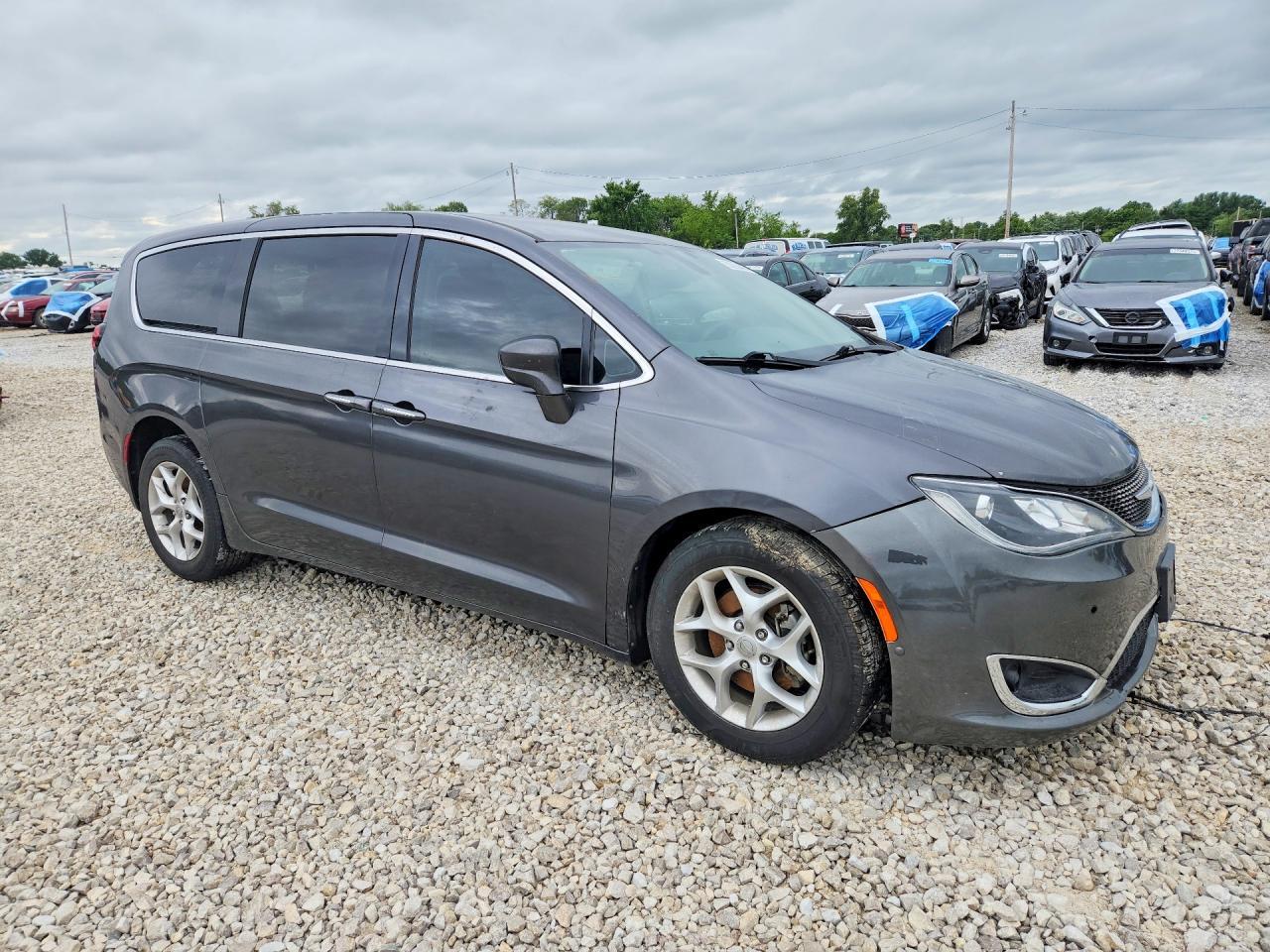 2018 Chrysler Pacifica Touring Plus - Image 4