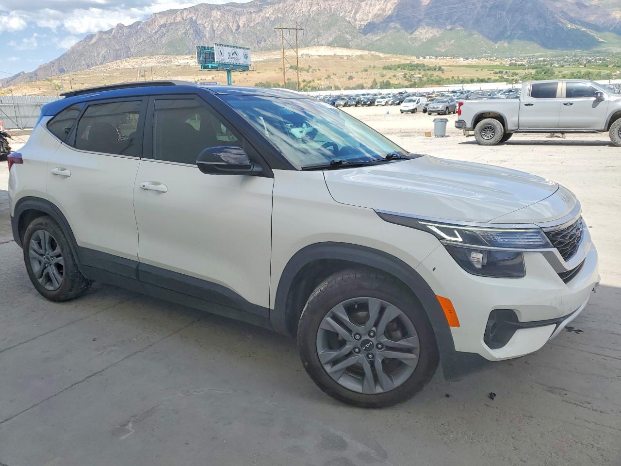 2023 Kia Seltos S - Image 4