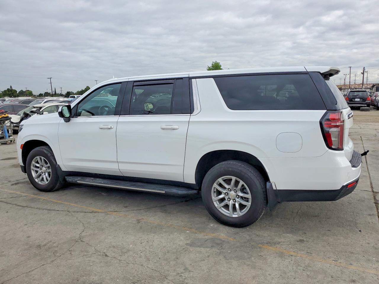 2023 Chevrolet Suburban K1500 Lt - Image 2