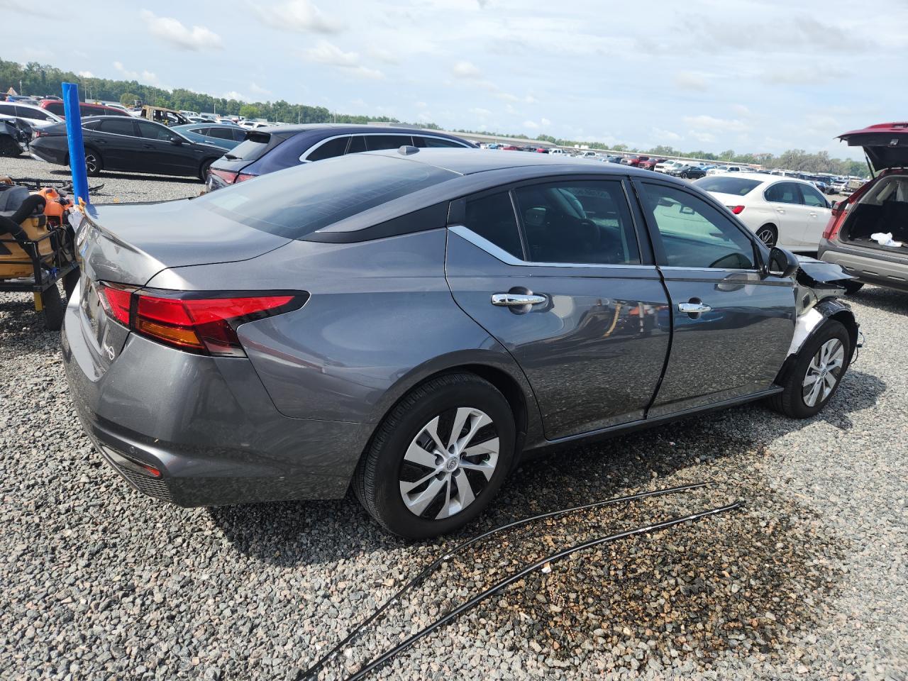 2025 Nissan Altima S - Image 3
