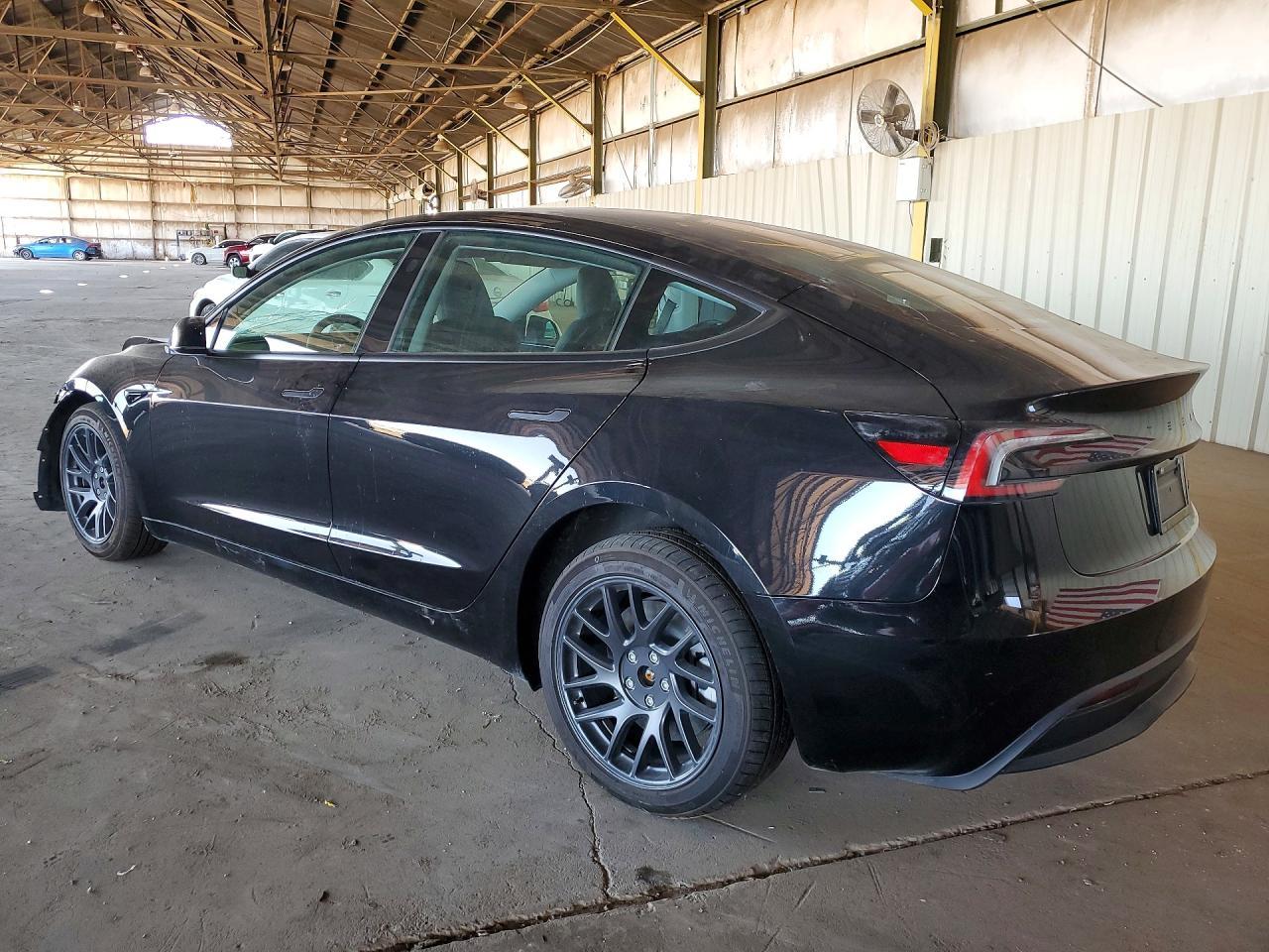 2026 Tesla Model 3 - Фото 2