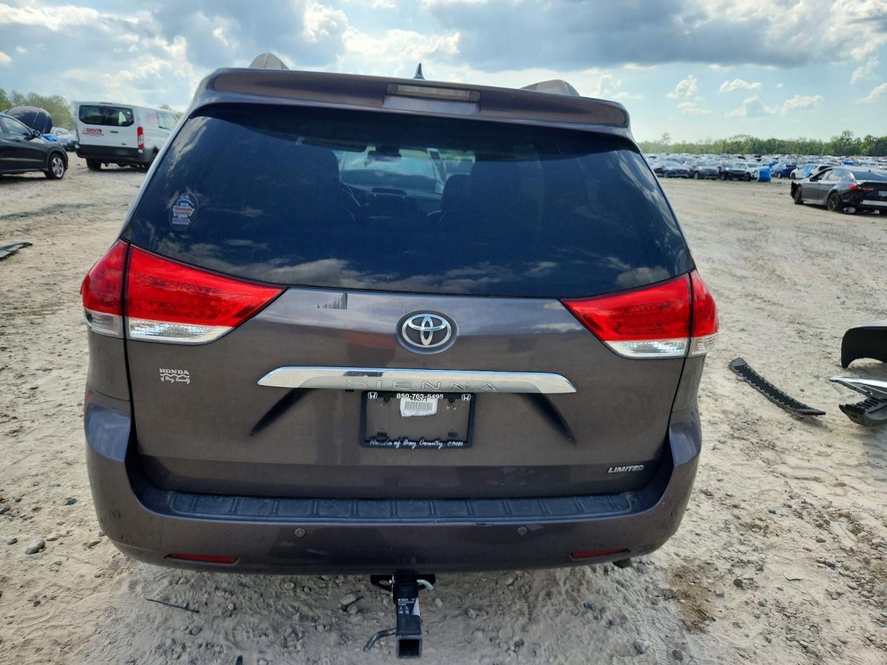 2011 Toyota Sienna Limited 7-Passenger - Image 6