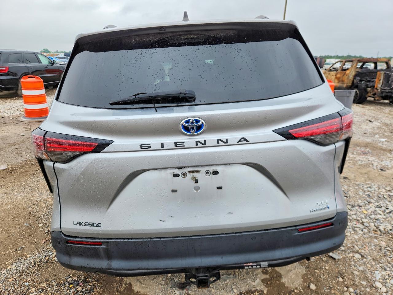 2022 Toyota Sienna Xle - Image 6