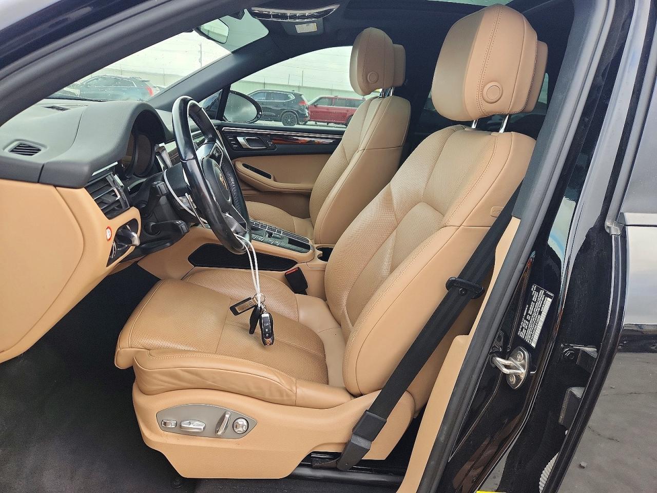 2021 Porsche Macan - Image 7