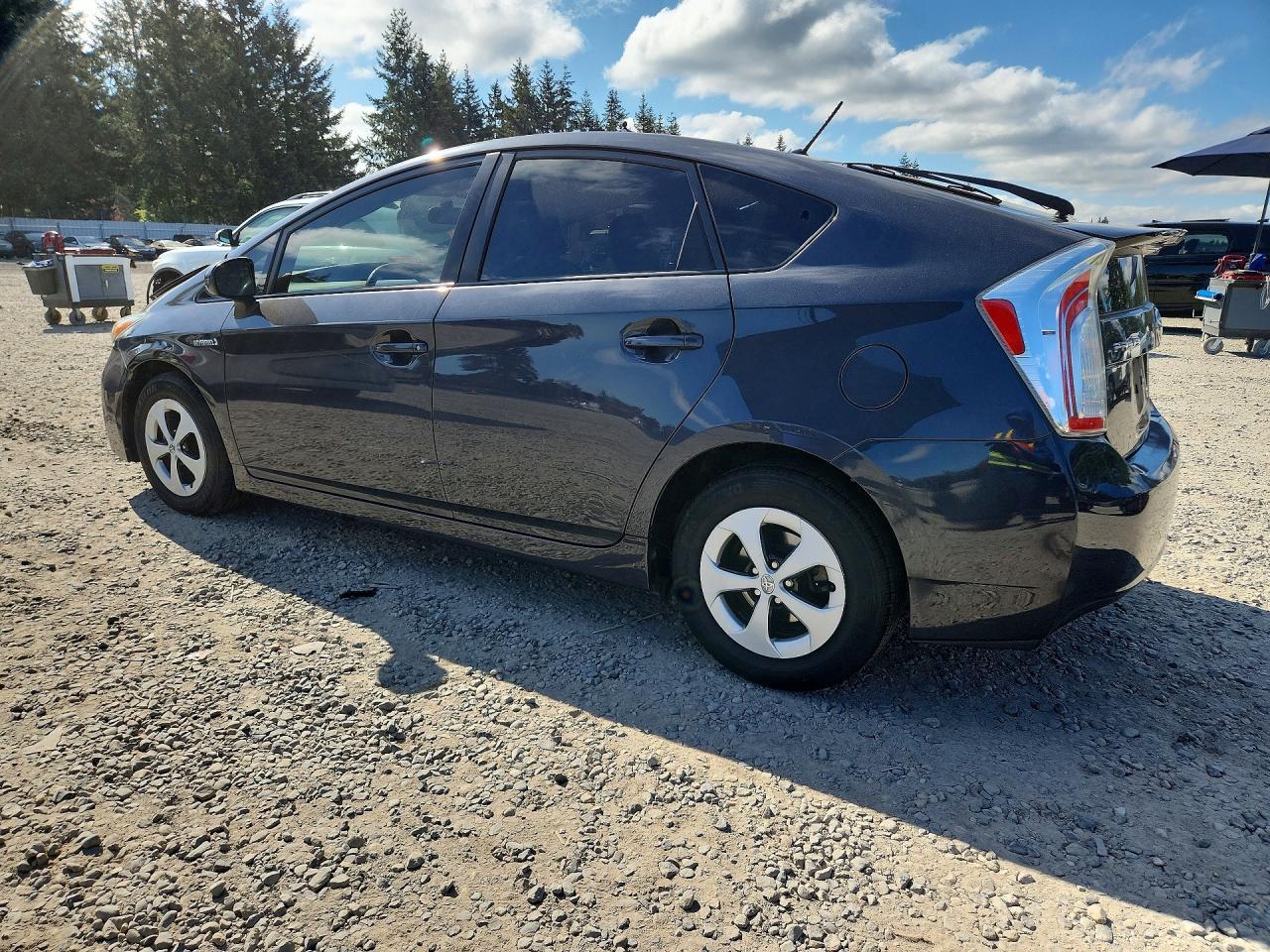 2015 Toyota Prius Two - Фото 2