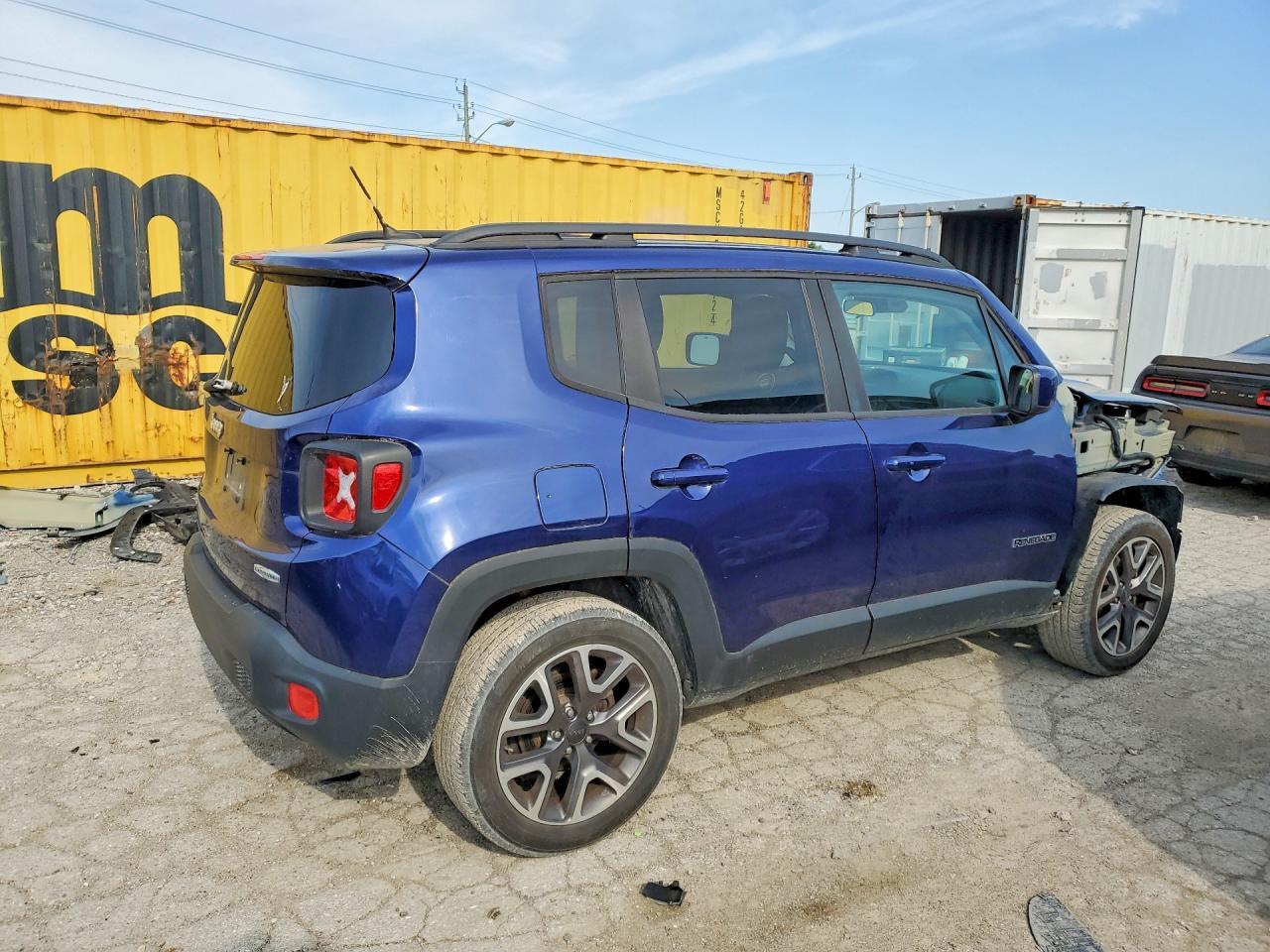 2016 Jeep Renegade Latitude - Image 3