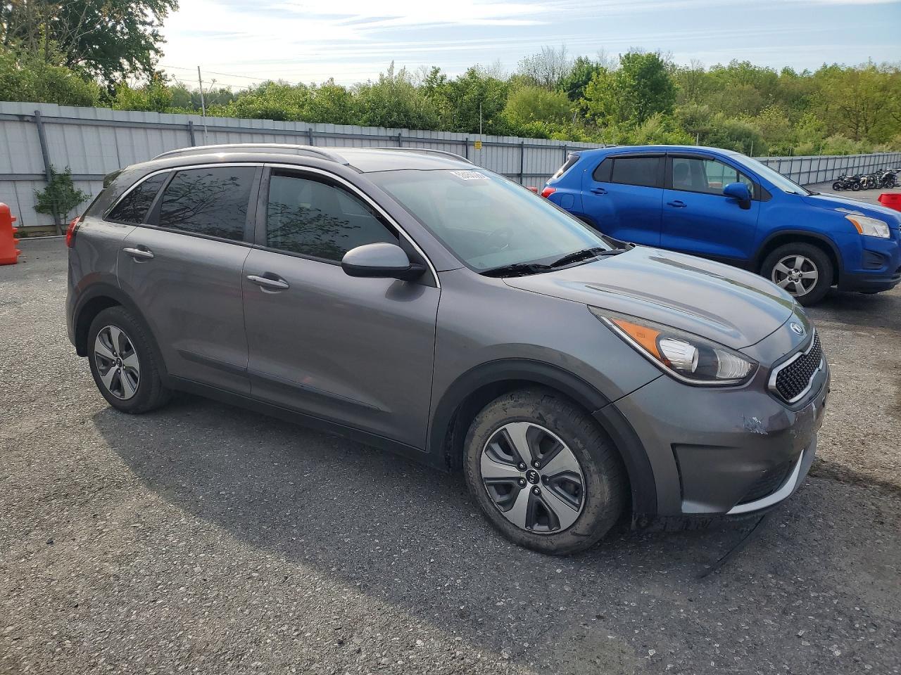 2017 Kia Niro Lx - Image 4