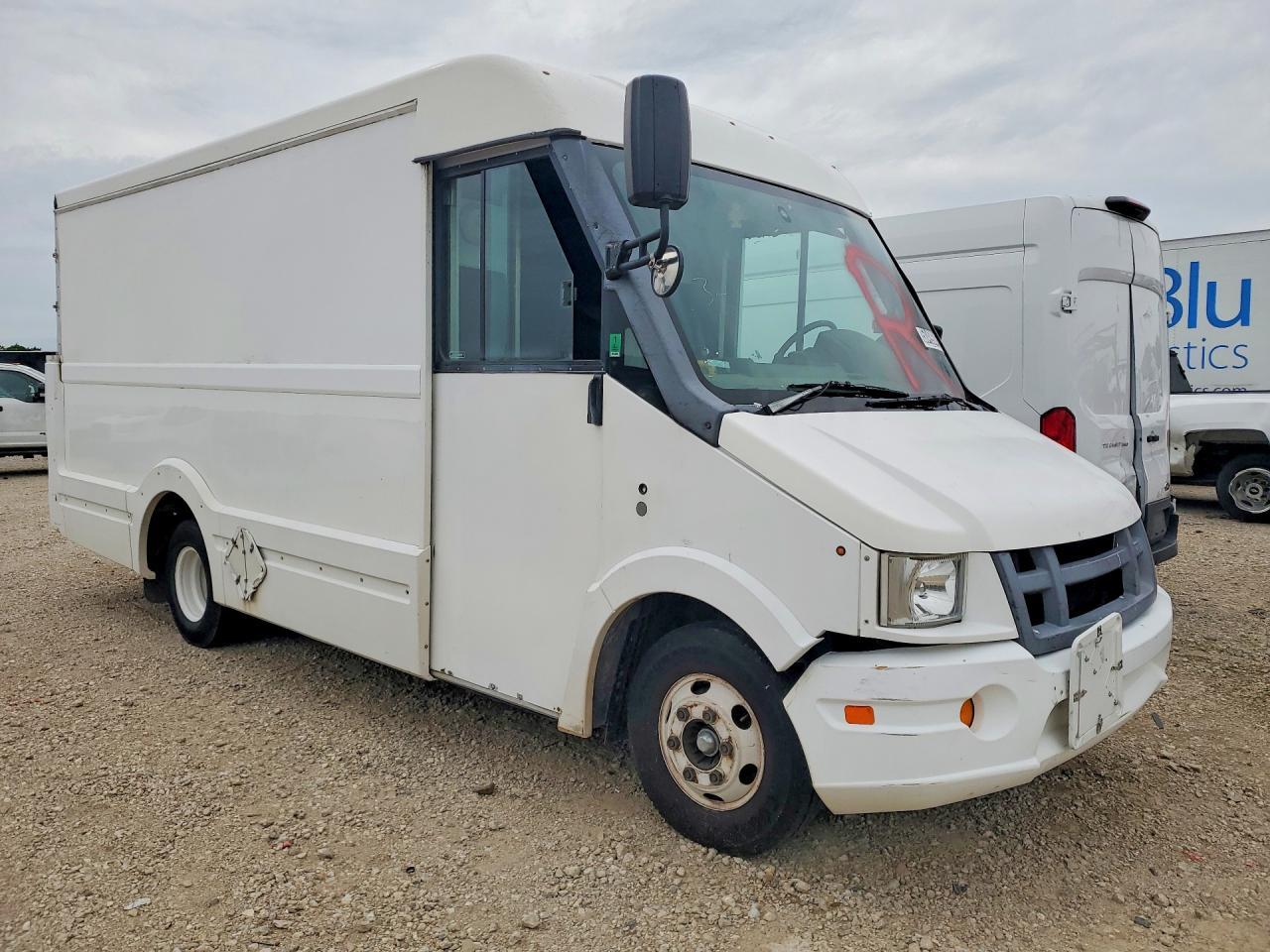 2015 Isuzu Reach Npr - Image 4