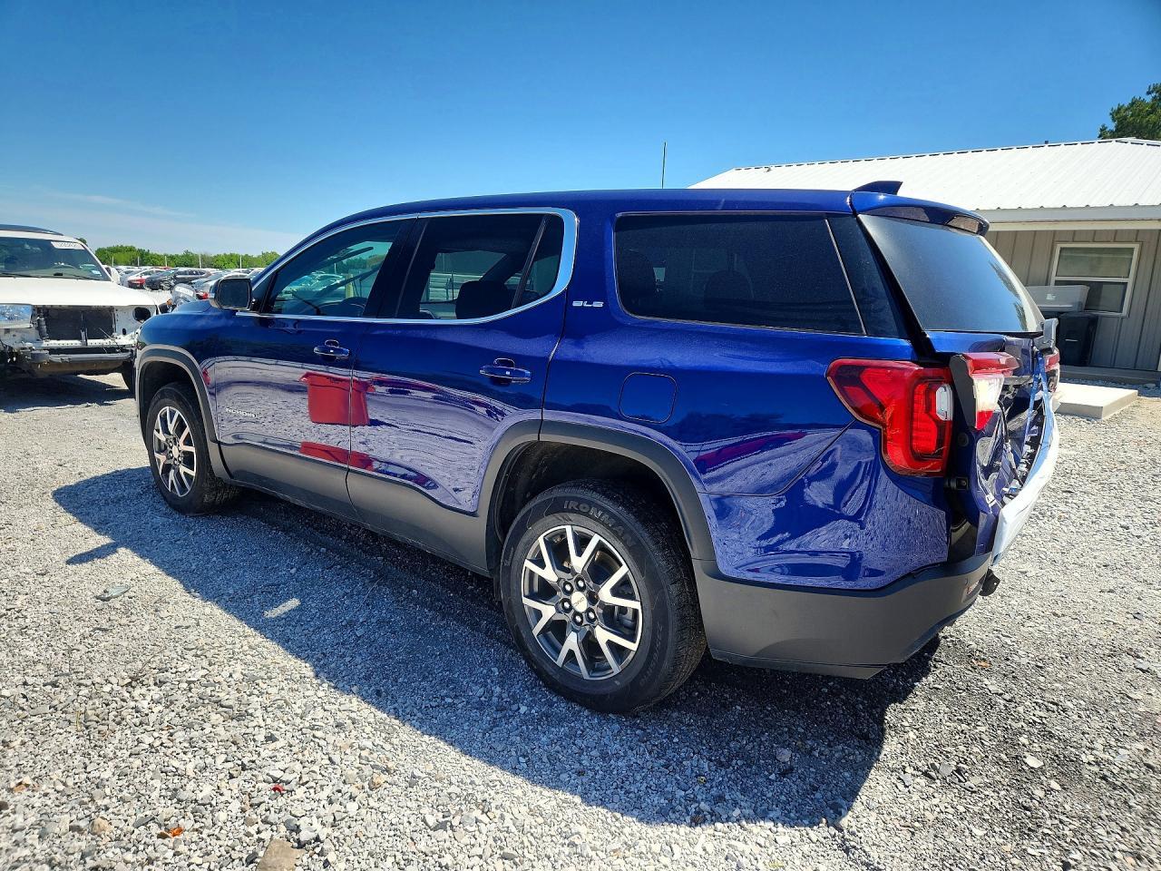 2023 GMC Acadia Sle - Image 2
