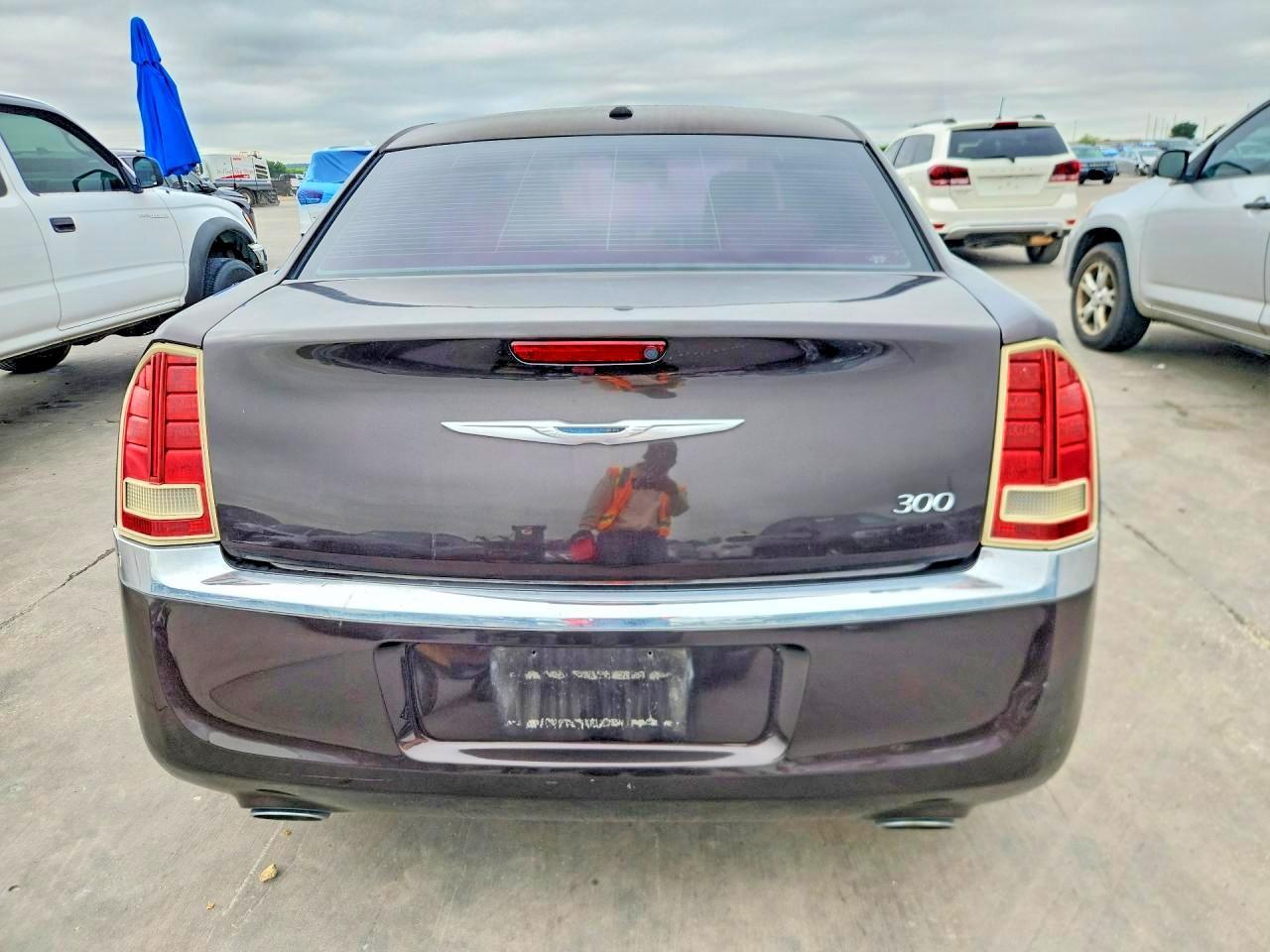 2012 Chrysler 300 - Image 6