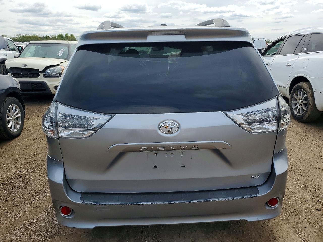 2016 Toyota Sienna Se 8-Passenger - Image 6