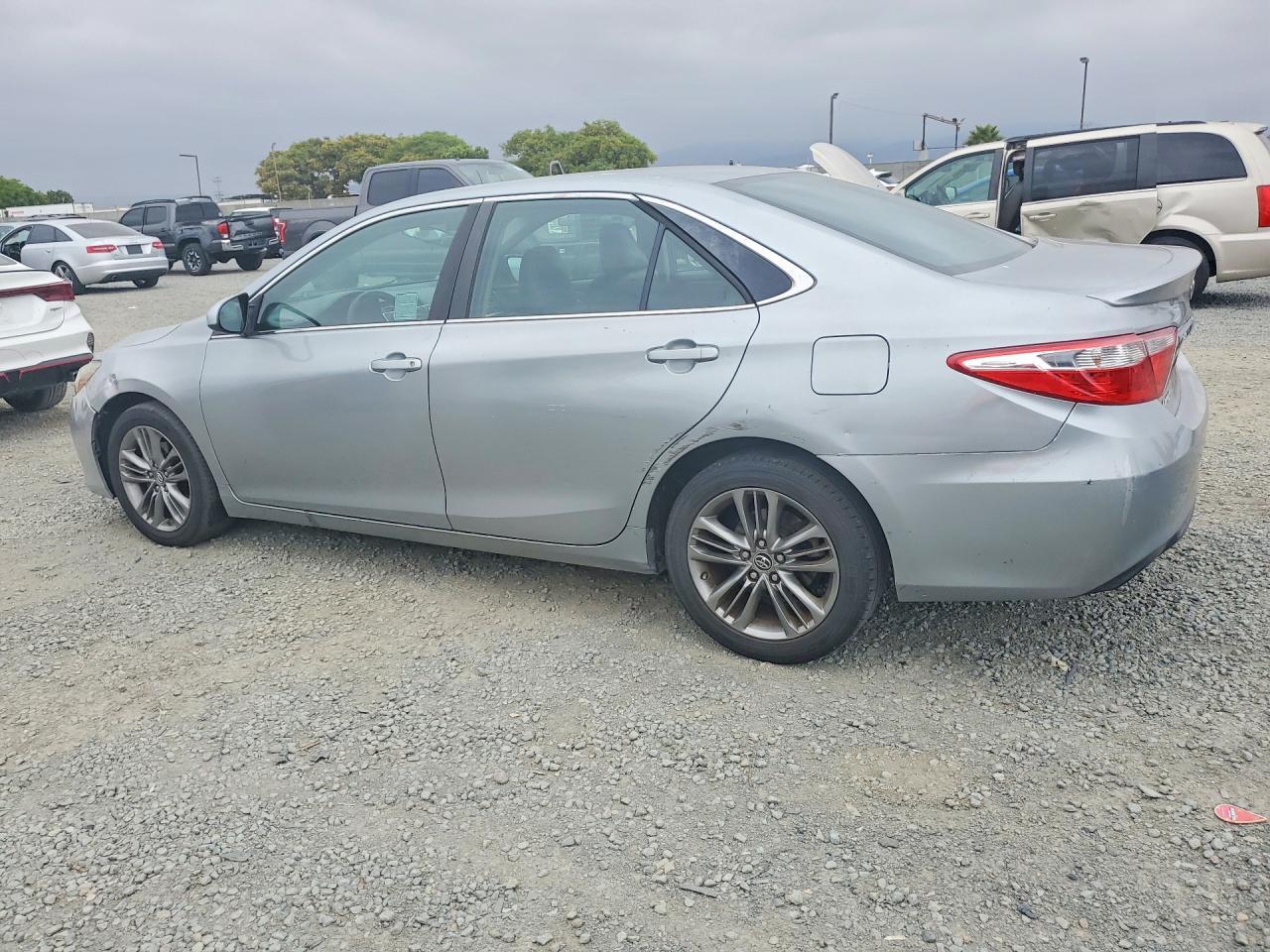 2016 Toyota Camry Se - Image 2