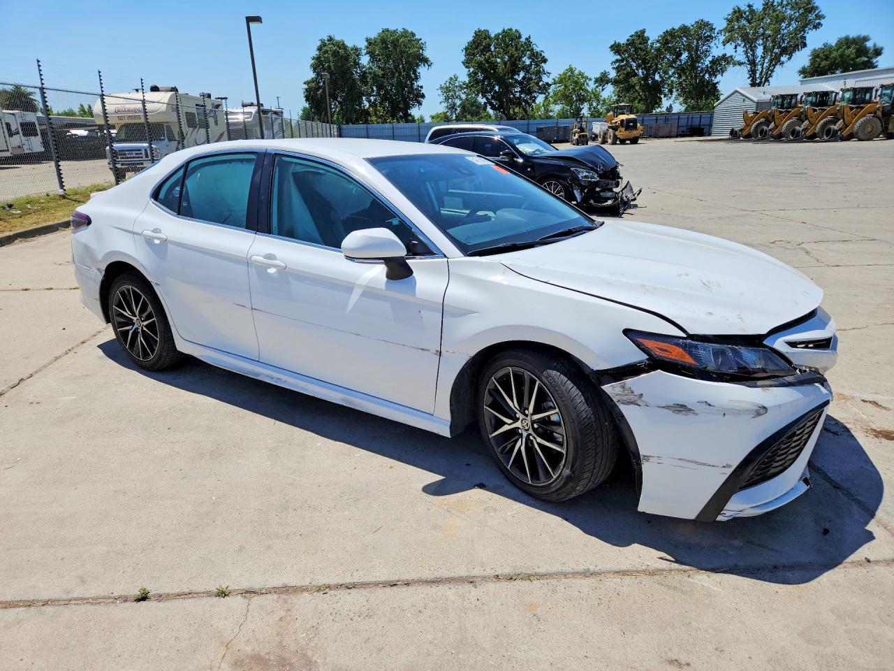 2023 Toyota Camry Se - Image 4