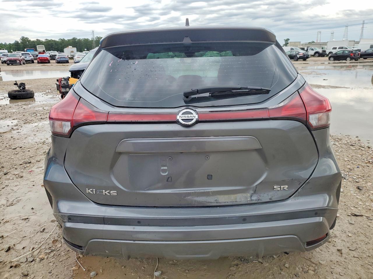 2021 Nissan Kicks Sr - Image 6