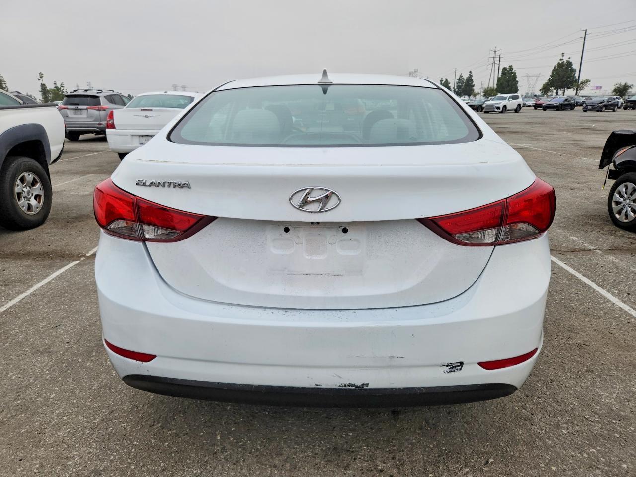 2015 Hyundai Elantra Se - Фото 6