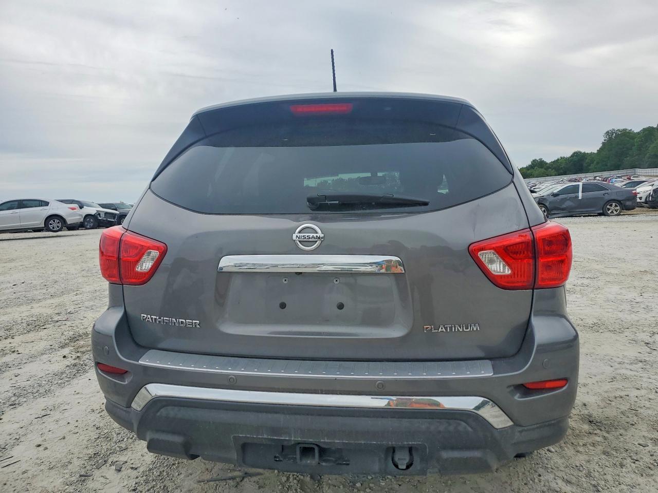 2017 Nissan Pathfinder Platinum - Image 6