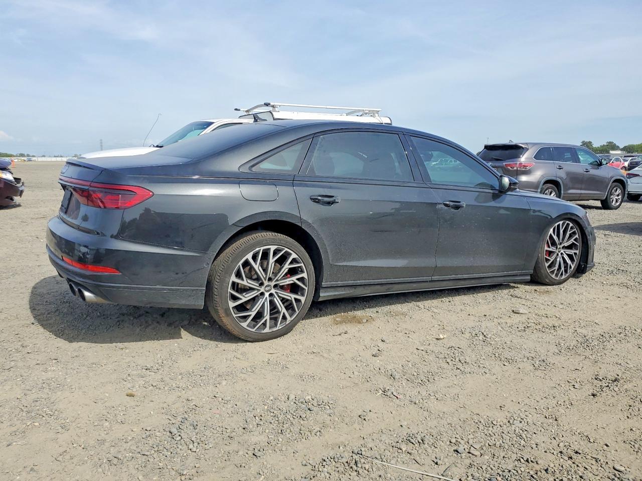 2021 Audi S8 - Фото 3