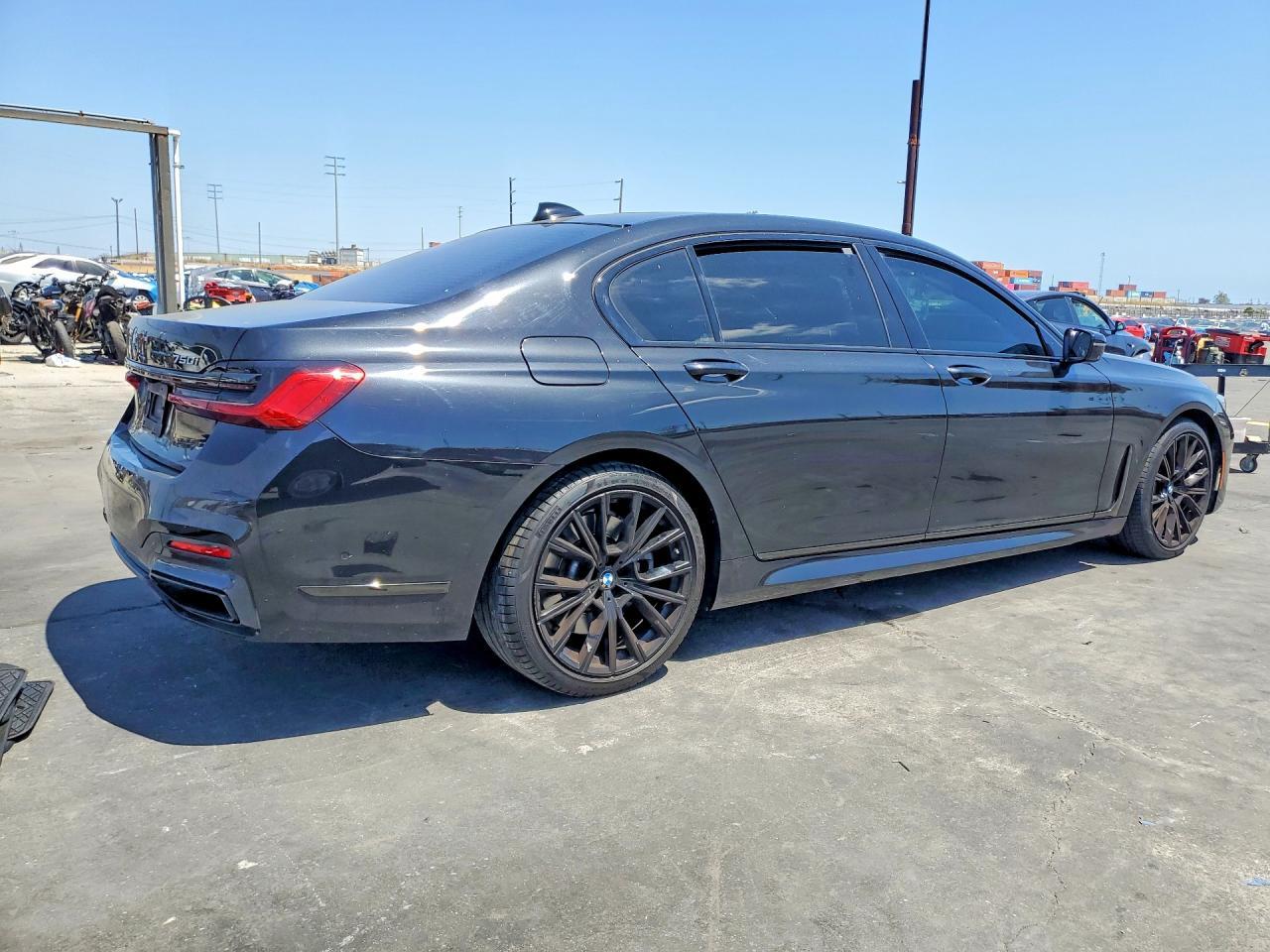 2021 BMW 750 Xi - Фото 3