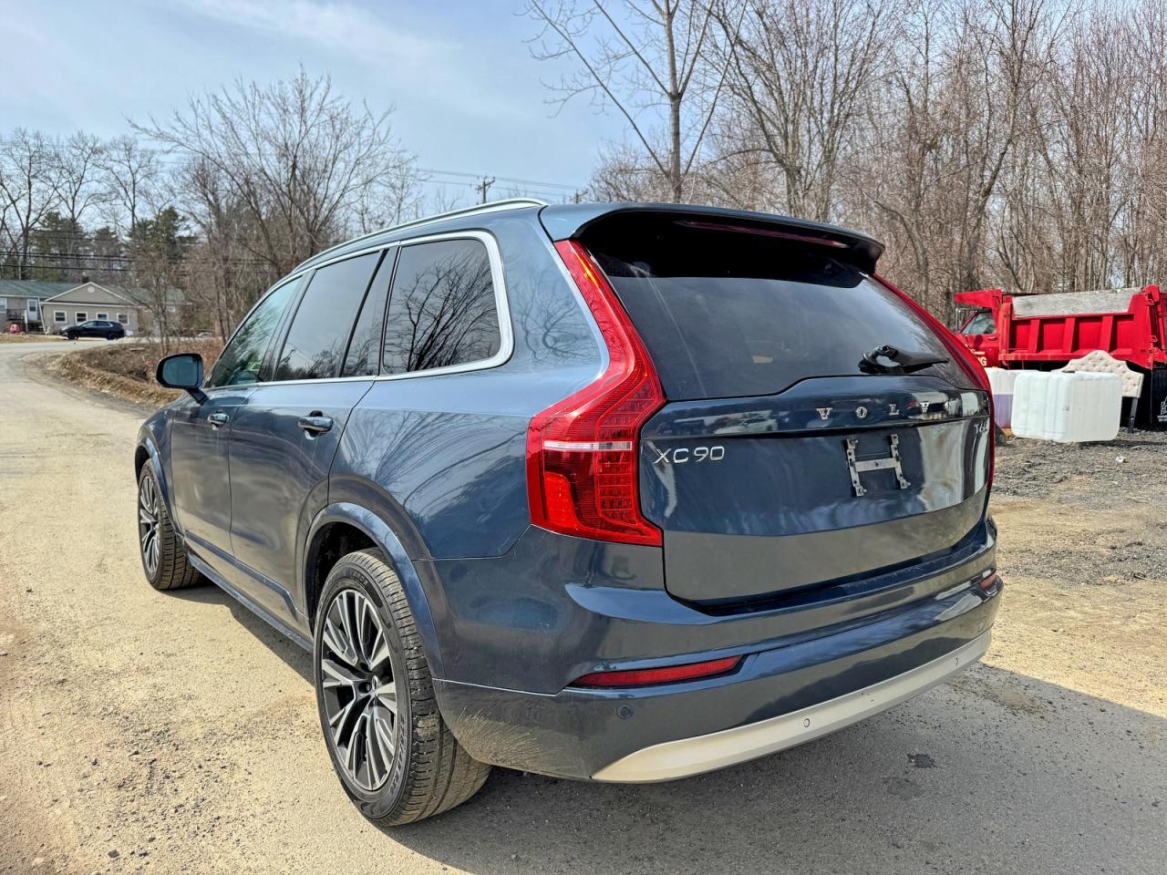 2022 Volvo Xc90 T6 Momentum - Image 3