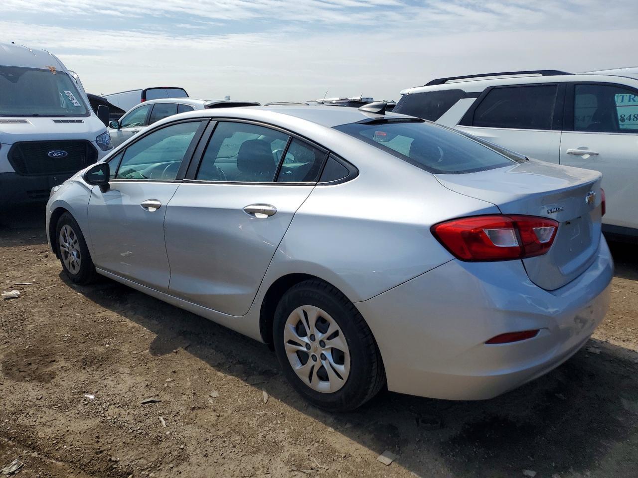 2019 Chevrolet Cruz - Image 2